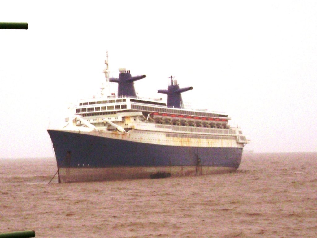 SS France and SS Norway: From Atlantic Liner to the Beach at&nbsp;Alang